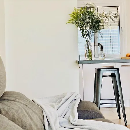 Romantic In With Fenced Garden Apartmán