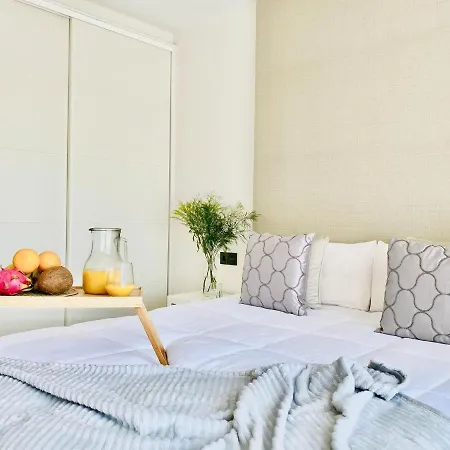 דירה Romantic In With Fenced Garden