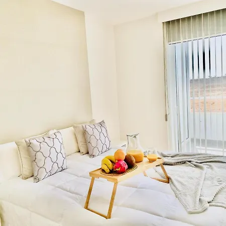 דירה Romantic In With Fenced Garden *