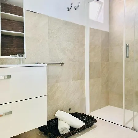 דירה Romantic In With Fenced Garden *